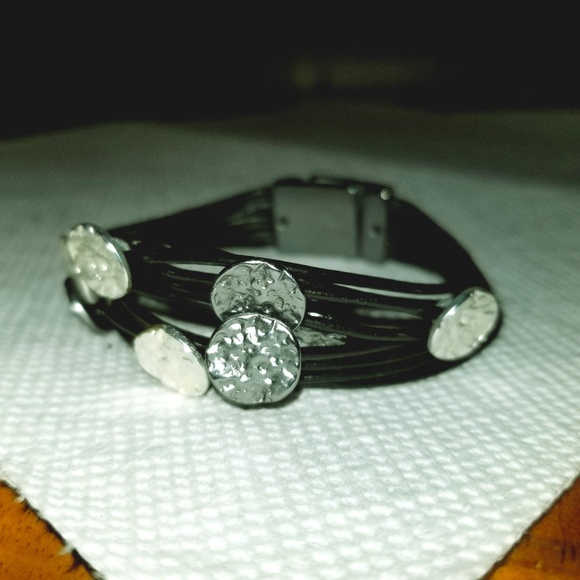 Black and Silver Magnetic Clasp Bracelet - Picture 1 of 3